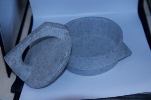 مدهن بغطاء حجري نفرين